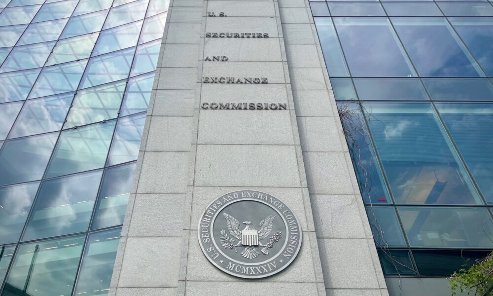 SEC به صادرکنندگان می‌گوید 19b-4 را بردارید؛ ETF ها می‌توانند 'به صورت عجیب سریع' تأیید شوند
