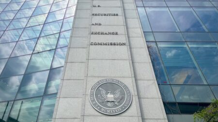 SEC به صادرکنندگان می‌گوید 19b-4 را بردارید؛ ETF ها می‌توانند 'به صورت عجیب سریع' تأیید شوند