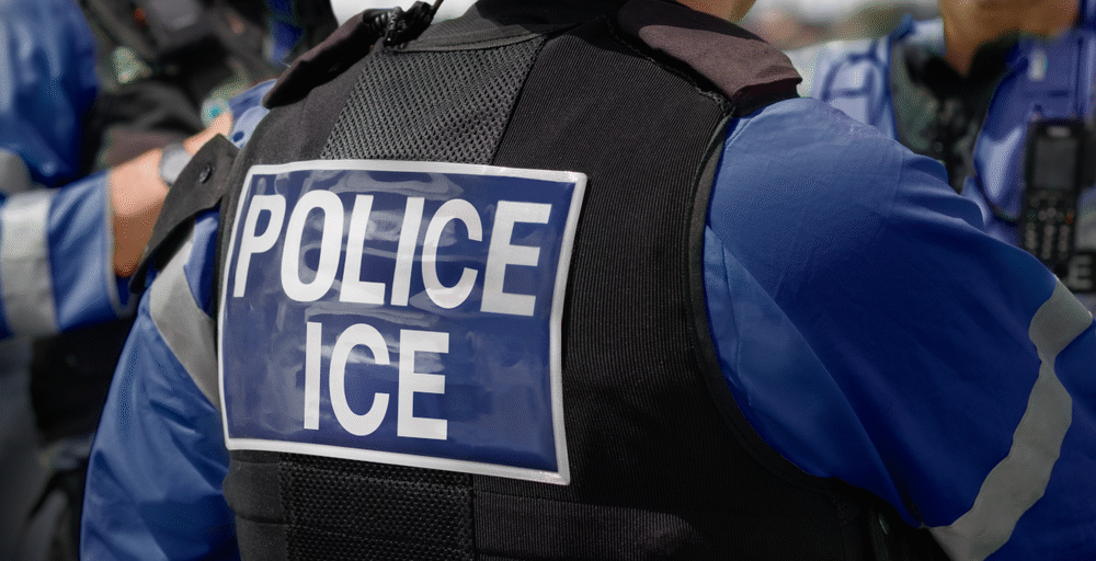 هیچ چیز غیرقانونی": سازنده برنامه ردیابی ICE قصد اقدام قانونی پس از حذف توسط اپل دارد